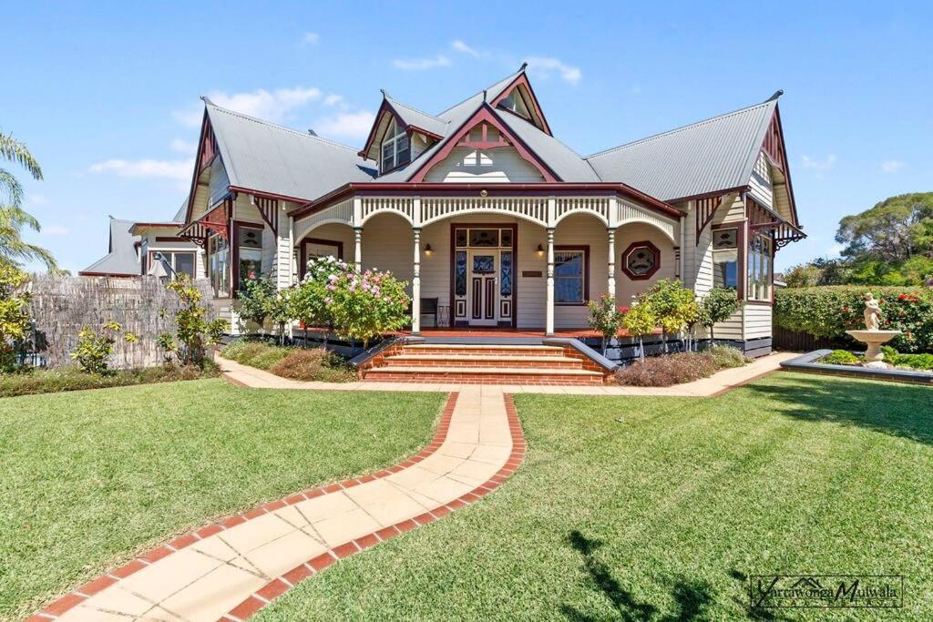 Federation Home In Town, Close To Lake & Shops Yarrawonga Exterior photo