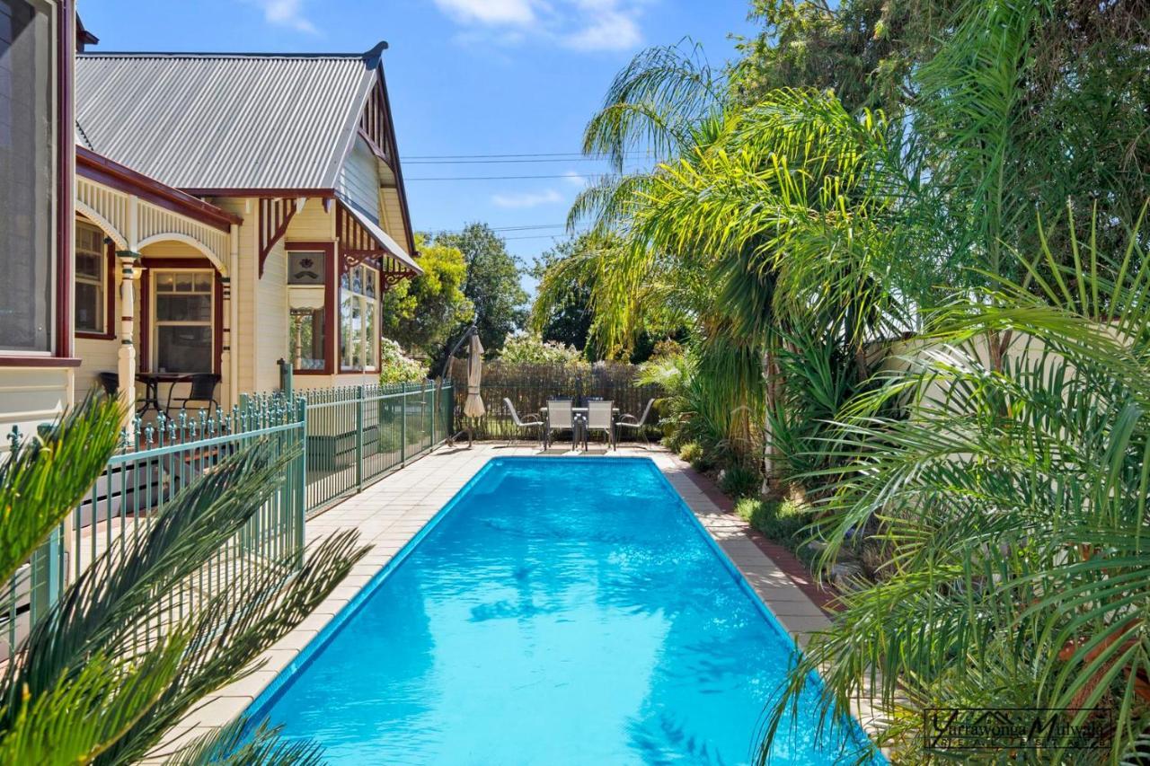 Federation Home In Town, Close To Lake & Shops Yarrawonga Exterior photo